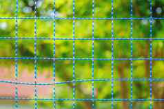 钢线网栅栏绿色自然模糊背景