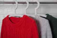 衣服挂衣架毛衣红色的绿色文学作品的杂集科罗拉多州