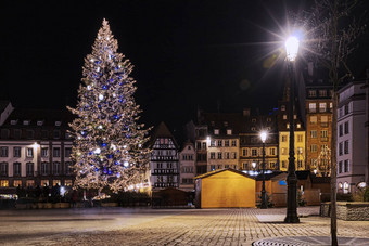 巨大的圣诞节树最大的的地方斯特拉斯堡克莱伯的地方照亮圣诞节季节