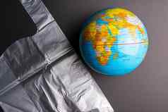塑料袋地球世界全球孤立的黑色的背景萨维