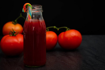 生活新鲜的成熟的西红柿汁