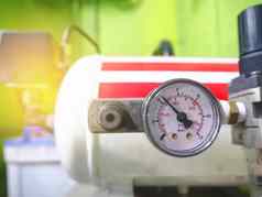 关闭空气压缩机压力测量泵