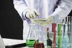 研究员玻璃实验室化学测试管液体