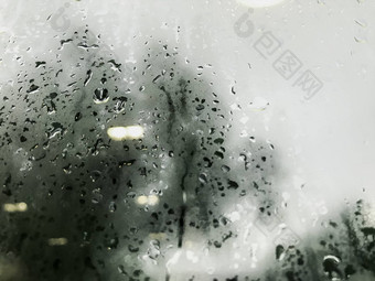 雨滴玻璃窗口多雨的季节雨背景