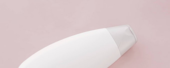 空白标签洗发水瓶淋浴过来这里粉红色的背景美产品身体护理<strong>化妆品</strong>