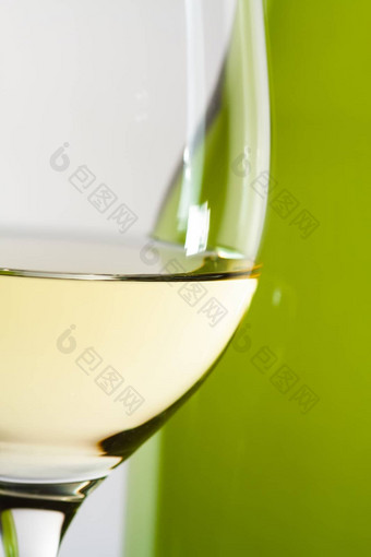 白色酒瓶玻璃细节