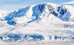 南极山覆盖雪冰川水域冰