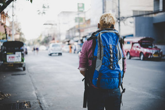 年轻的赶时髦的人旅行背包客亚洲假期旅游