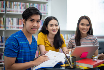集团亚洲学生微笑阅读书笔记本帮助分享的想法工作项目审查书考试