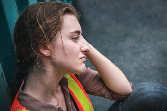 冠状病毒科维德<strong>疫情影响</strong>失业劳动女人工人感觉绝望的公司解雇科维德危机业务经济低迷冠状病毒情况失业