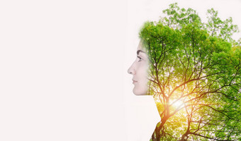 双曝光自然树女人肖像自然身体皮肤护理美脸概念有创意的的想法自然生态生态护理人摘要美概念上的