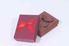 黑暗红色的礼物盒子集合白色背景