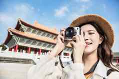 亚洲女旅行者拍摄寺庙亚洲
