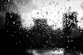 <strong>雨滴玻璃窗</strong>口黑色的白色语气