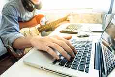 专业音乐家记录电吉他数字工作室首页音乐生产技术概念