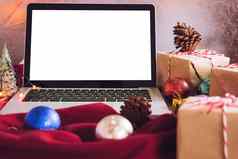 移动PC白色屏幕礼物盒子圣诞节装饰表格