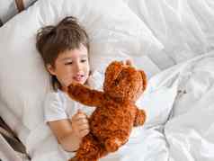 蹒跚学步的谎言床上可爱的泰迪熊男孩白色毯子毛茸茸的玩具豪华的警卫手表孩子的睡眠早....睡觉前舒适的首页