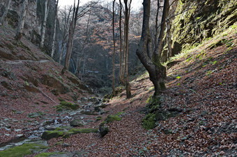 秋天<strong>走迷宫</strong>泰特文巴尔干半岛高山峰河瀑布正在尝试planina