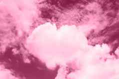 心形状的云粉红色的天空情人节背景粉红色的软颜色主题甜蜜的形状的云心