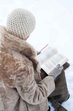 女人准备好了书冬天
