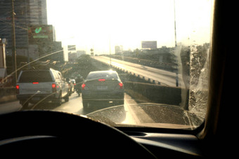 脏挡风玻璃<strong>污染汽车</strong>玻璃脏室内视图车