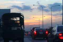 交通小时曼谷晚上污染交通土地运输车卡车运输路