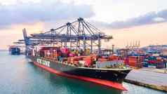 容器货物船全球业务进口出口商务之间