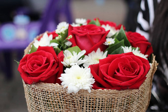美丽的红色的玫瑰花红色的玫瑰花束红色的玫瑰情人节一天