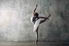 芭蕾舞女演员女年轻的美丽的女人芭蕾舞舞者