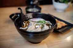 乌冬面碗传统的日本食物