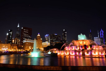 芝加哥天际线白金汉喷泉晚上