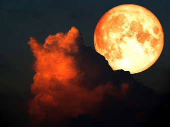 超级完整的血月亮堆云光日落