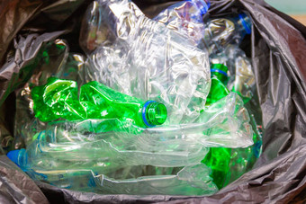 浪费塑料瓶回收回收概念回收空塑料瓶