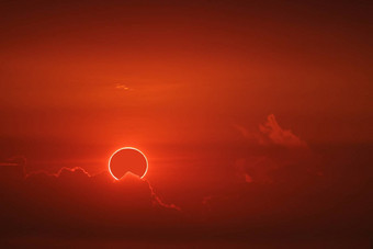 令人惊异的<strong>现象</strong>总计太阳eclipse云日落红色的