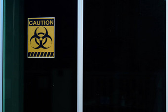谨慎危险标志危害警告迹象玻璃窗口实验室