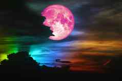 粉红色的月亮色彩斑斓的云彩虹晚上天空