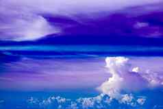 蓝色的天空行堆云传播软云