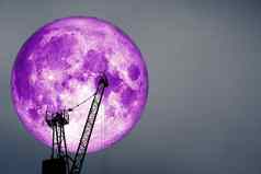 紫色的月亮色彩斑斓的云晚上天空