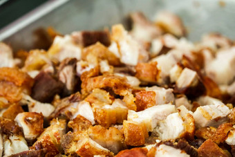 脆皮猪肉街食物著名的芭堤雅城市