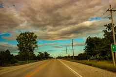 开车农村旅行路夏天假期在路上的向前云多云的cloudsky美丽的云太棒了天气季节