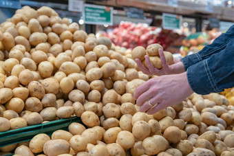 新鲜的蔬菜超市货架上市场板条箱农民提供出售