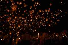 清迈泰国10月泰国人浮动灯笼
