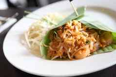 泰国食物帕德泰炸面条虾