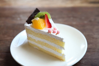 色彩斑斓的水果蛋糕