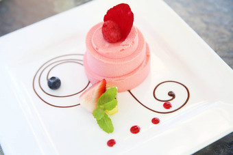 草莓蛋糕玫瑰
