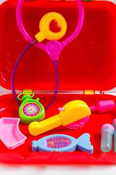 色彩斑斓的医疗设备玩具集孩子们