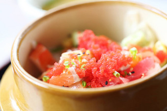 生鱼片海鲜蛋大米碗混合生鱼片donburi日式