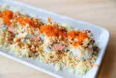 日本食物大马哈鱼寿司卷