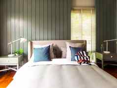 卧室室内现代风格蓝色的枕头