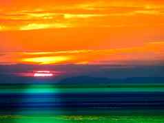 日落温暖的语气颜色冷语气颜色海